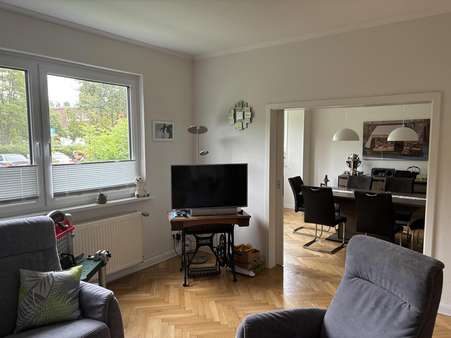 Wohnzimmer Richtung EZ Wohnzimmer Richtung EZ - Erdgeschosswohnung in 27568 Bremerhaven mit 106m² kaufen