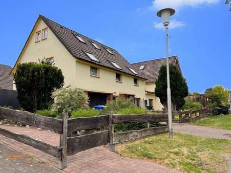 Giebelansicht - Mehrfamilienhaus in 27478 Cuxhaven mit 273m² günstig kaufen