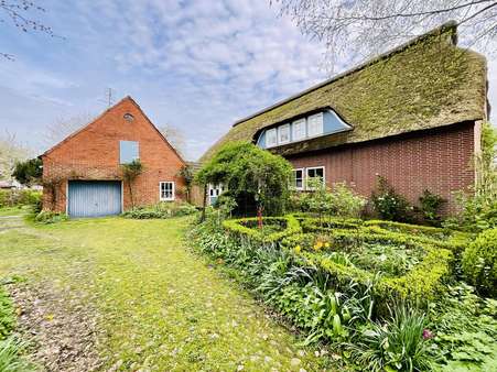 Hofauffahrt - Landhaus in 27628 Hagen mit 398m² kaufen