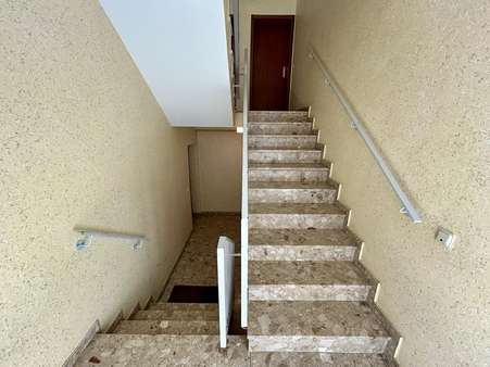 Treppenhaus - Etagenwohnung in 27568 Bremerhaven mit 84m² kaufen