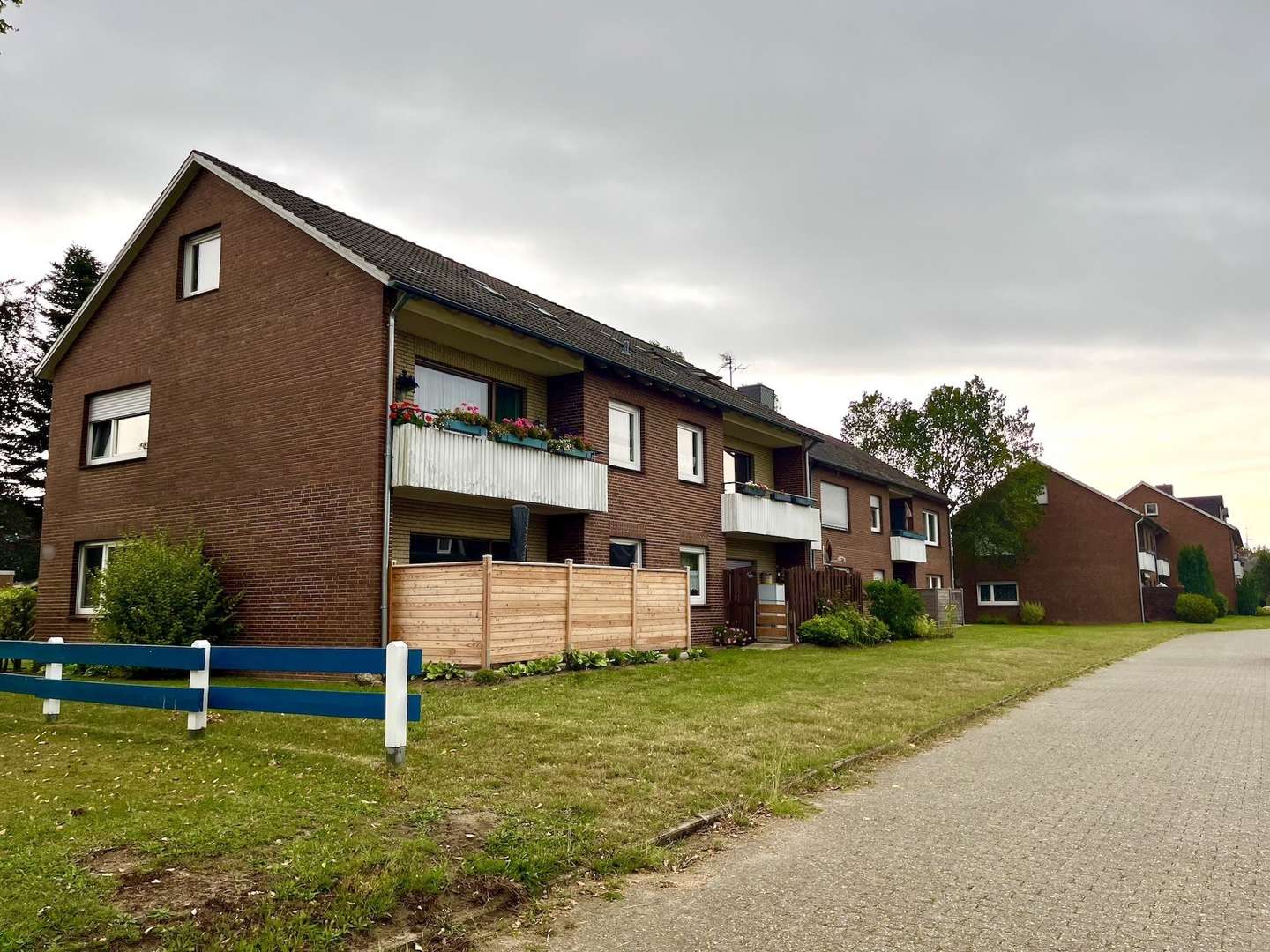 Blick auf den Komplex Blick auf den Komplex - Mehrfamilienhaus in 21781 Cadenberge mit 1279m² kaufen