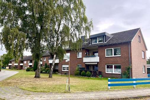 Komplettansicht des Komplexes Komplettansicht des Komplexes - Mehrfamilienhaus in 21781 Cadenberge mit 1279m² kaufen
