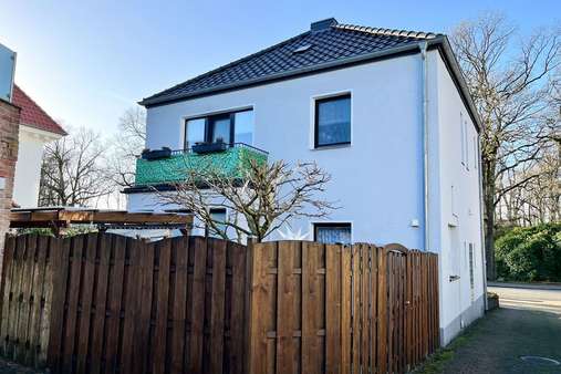 Ansicht vom Garten - Einfamilienhaus in 27580 Bremerhaven mit 108m² kaufen