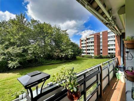 Ausblick Balkon - Etagenwohnung in 27570 Bremerhaven mit 76m² kaufen