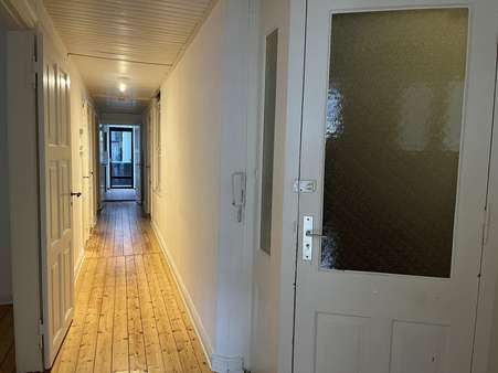 Flur - Etagenwohnung in 27568 Bremerhaven mit 104m² günstig kaufen