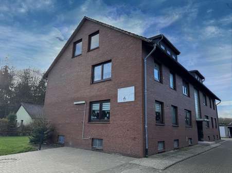 Straßenansicht - Mehrfamilienhaus in 27639 Wurster Nordseeküste mit 512m² kaufen