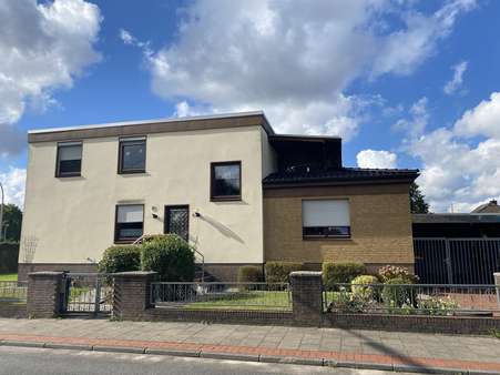 Frontansicht - Zweifamilienhaus in 27574 Bremerhaven mit 164m² kaufen