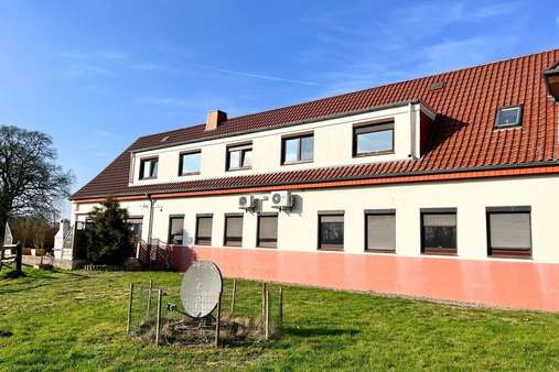 Gartenansicht - Einfamilienhaus in 27619 Schiffdorf mit 262m² günstig kaufen
