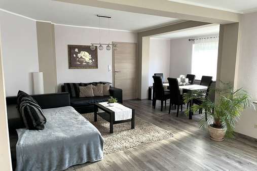 Wohnzimmer - Doppelhaushälfte in 27578 Bremerhaven mit 102m² günstig kaufen