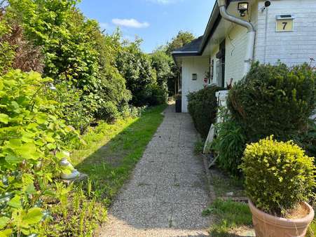 Seitenansicht vorne - Einfamilienhaus in 27578 Bremerhaven mit 108m² kaufen