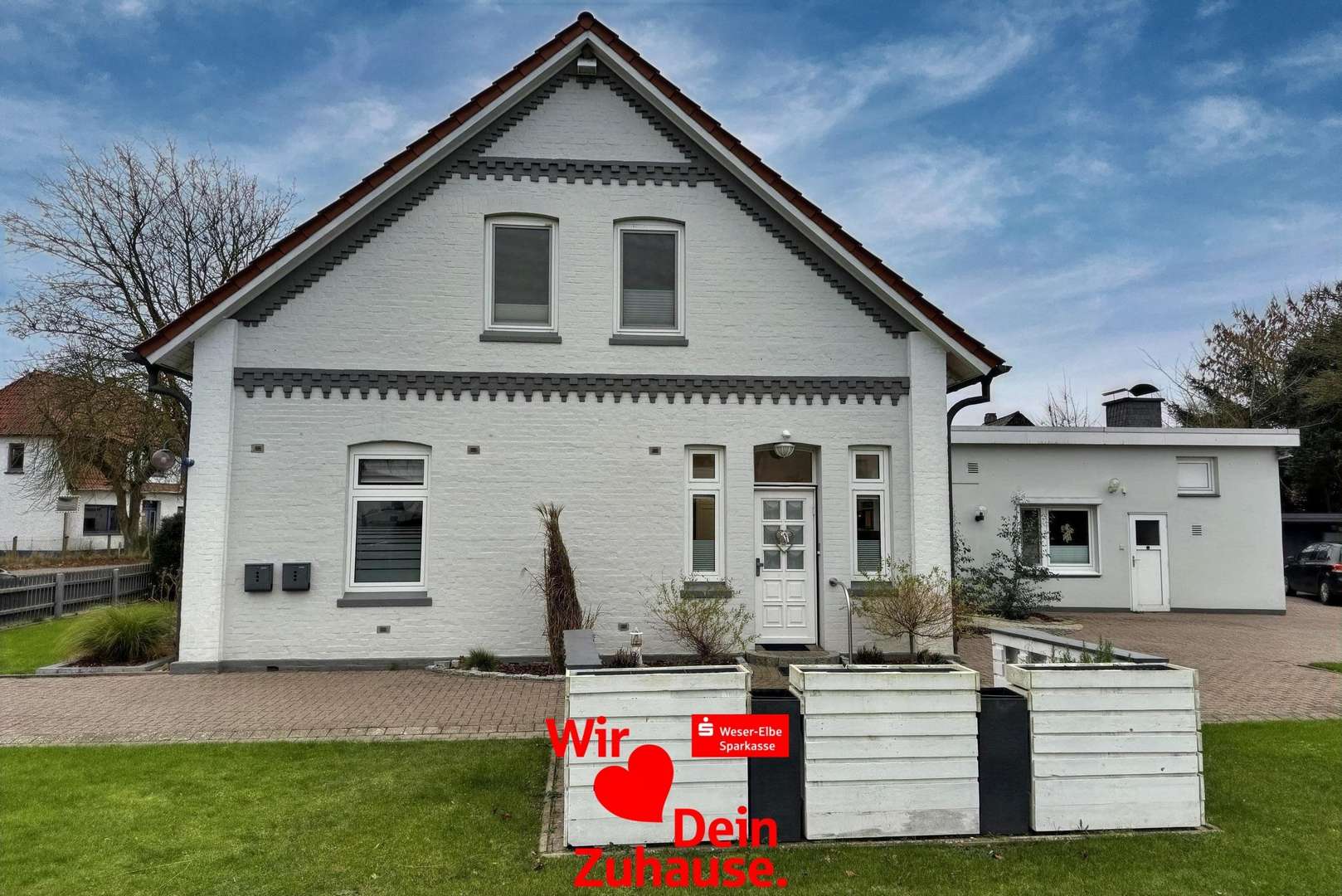 Giebelansicht mit Terrasse - Einfamilienhaus in 27639 Wurster Nordseeküste mit 193m² kaufen