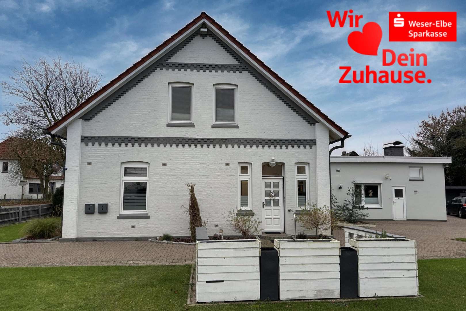 Giebelansicht mit Terrasse - Einfamilienhaus in 27639 Wurster Nordseeküste mit 193m² kaufen