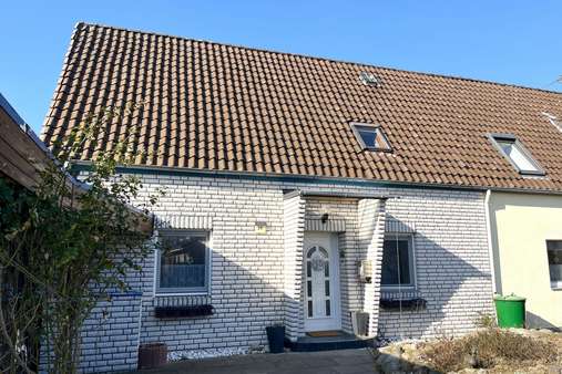 Hausansicht Hausansicht - Reihenendhaus in 27574 Bremerhaven mit 111m² kaufen