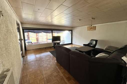 Wohnzimmer - Reihenendhaus in 27574 Bremerhaven mit 111m² kaufen