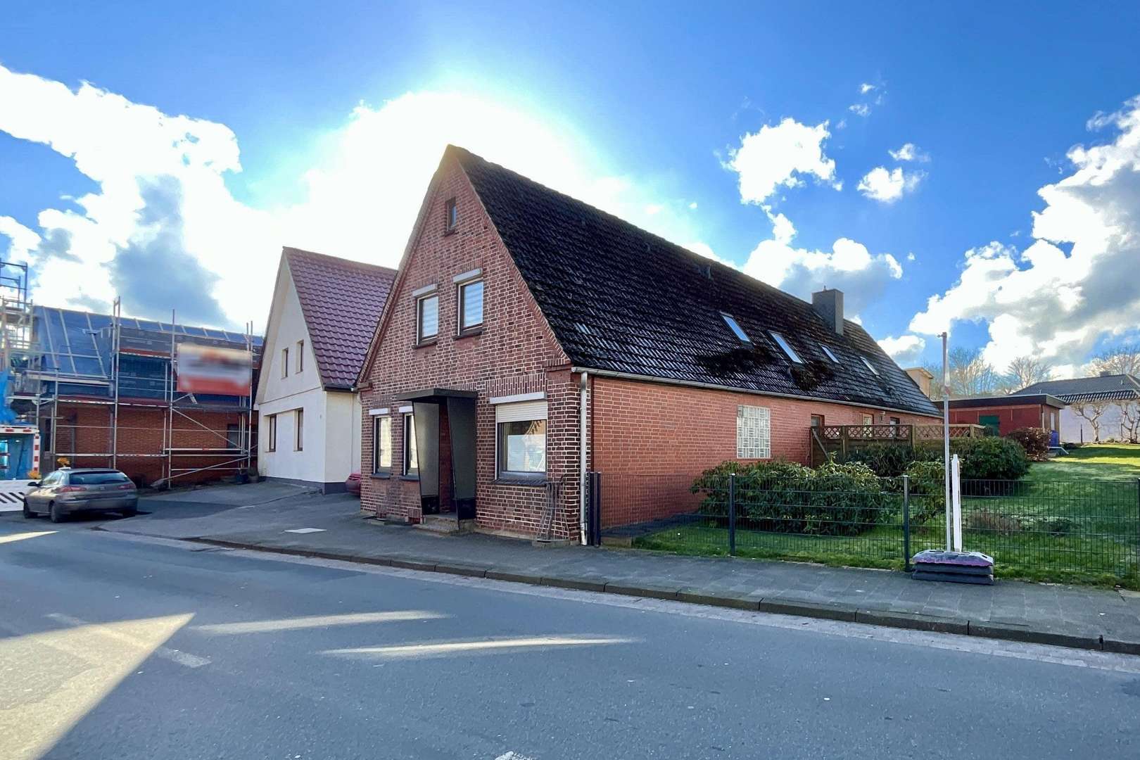 Straßenansicht Straßenansicht - Zweifamilienhaus in 27624 Geestland mit 230m² kaufen