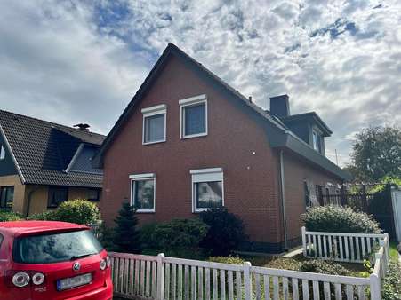 Straßenansicht II - Zweifamilienhaus in 27607 Geestland mit 151m² kaufen