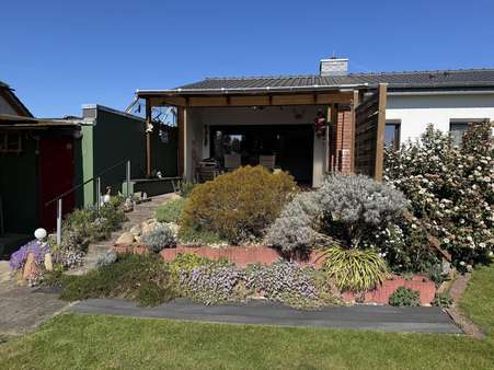 Überdachte Terrasse - Bungalow in 27639 Wurster Nordseeküste mit 81m² kaufen
