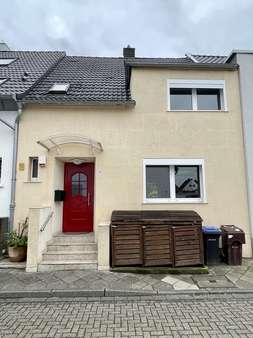 Außenansicht - Reihenmittelhaus in 40468 Düsseldorf mit 121m² kaufen