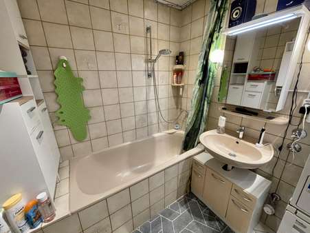 Badezimmer - Etagenwohnung in 40699 Erkrath mit 97m² kaufen