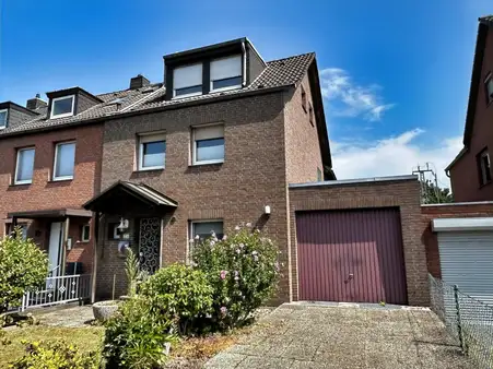 Charmantes Einfamilienhaus mit Kamin, Sauna und mediterranem Garten mit Potenzial 