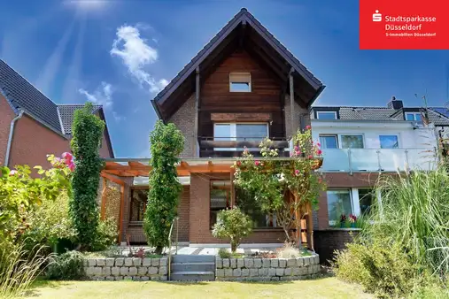 Charmantes Einfamilienhaus mit Kamin, Sauna und mediterranem Garten mit Potenzial 