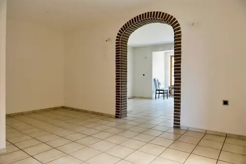 Charmantes Einfamilienhaus mit Kamin, Sauna und mediterranem Garten mit Potenzial 