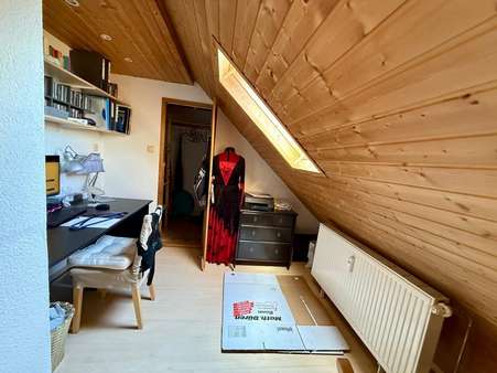 Schlaf-/Arbeitszimmer Schlaf-/Arbeitszimmer - Dachgeschosswohnung in 40225 Düsseldorf mit 44m² kaufen
