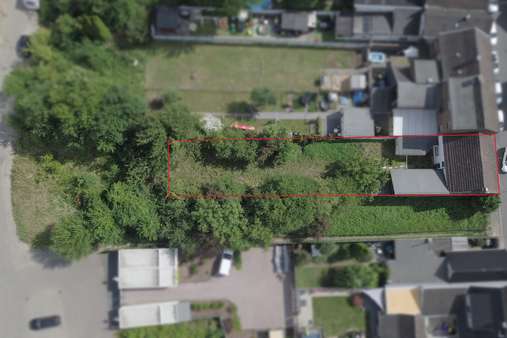 Luftaufnahme Luftaufnahme - Grundstück in 41472 Neuss mit 577m² kaufen