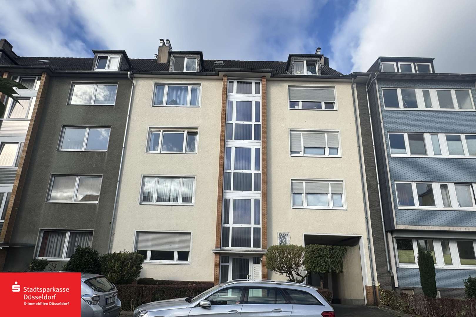 Hausansicht Hausansicht - Etagenwohnung in 40472 Düsseldorf mit 63m² kaufen