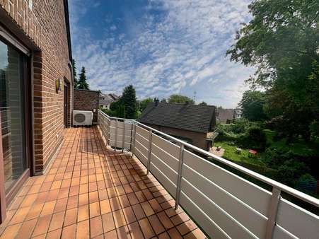 Balkon Hinten - Dachgeschosswohnung in 41238 Mönchengladbach mit 98m² kaufen