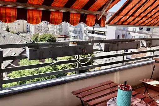 Vermietete Zwei-Zimmer-Wohnung mit Balkon + Einzelgarage in Rath 