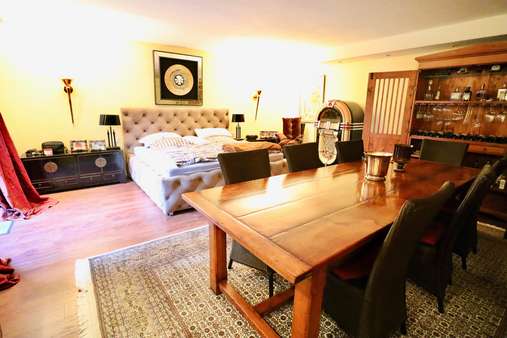 Wohn/Schlafbereich - Bungalow in 40547 Düsseldorf mit 248m² günstig kaufen
