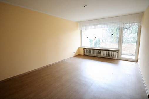 Wohnzimmer - Etagenwohnung in 40229 Düsseldorf mit 59m² günstig kaufen