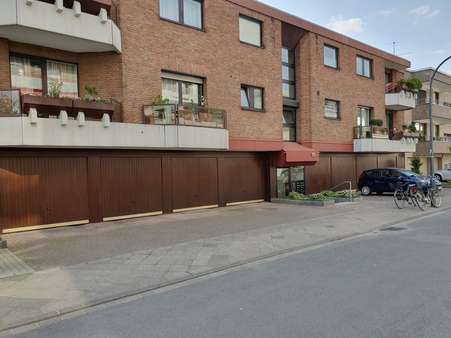 Außenansicht Außenansicht - Souterrain-Wohnung in 40545 Düsseldorf mit 72m² kaufen