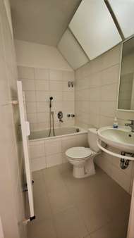 Helles Bad - Dachgeschosswohnung in 40667 Meerbusch mit 46m² kaufen