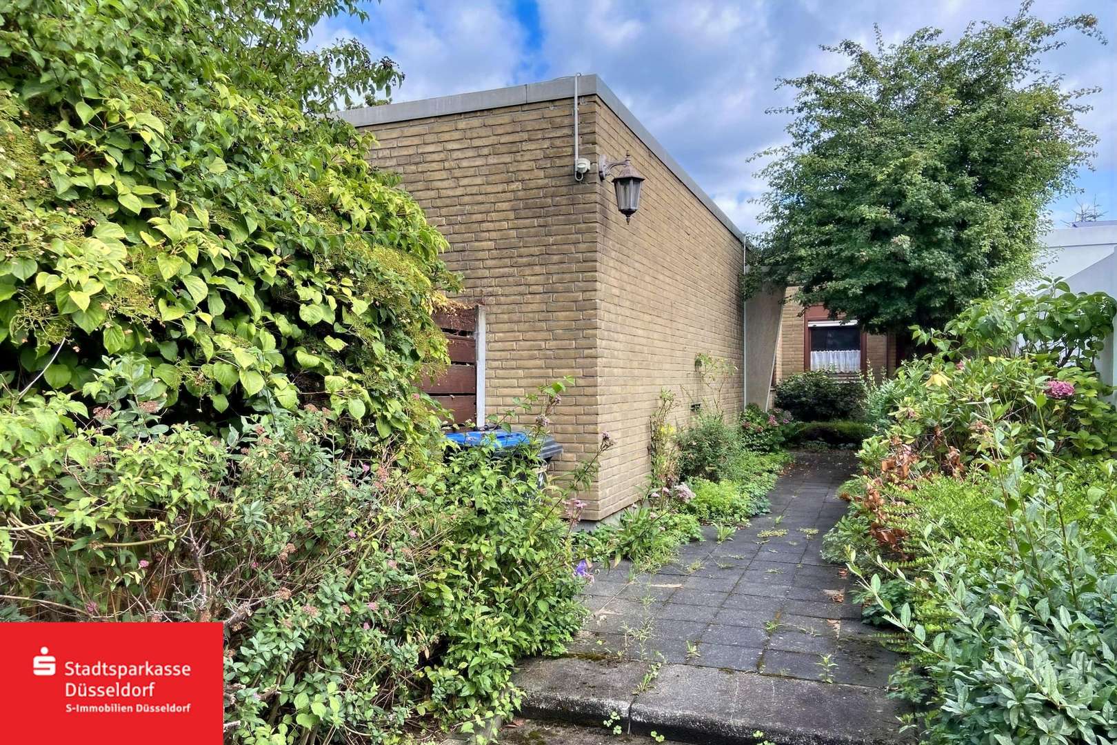 Außenansicht Außenansicht - Bungalow in 40595 Düsseldorf mit 100m² kaufen