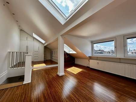Galerie Galerie - Dachgeschosswohnung in 40215 Düsseldorf mit 42m² kaufen