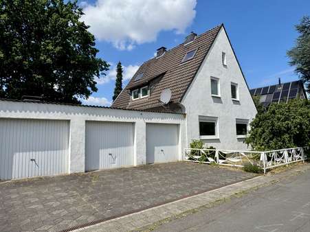 Hausvorderansicht Hausvorderansicht - Einfamilienhaus in 40468 Düsseldorf mit 221m² kaufen