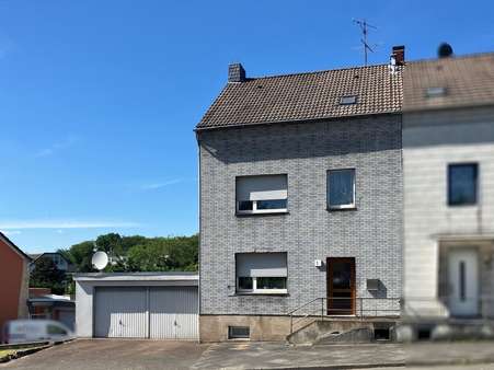 Straßenansicht - Einfamilienhaus in 42781 Haan mit 150m² kaufen