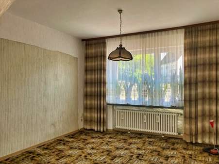 Wohnzimmer im Erdgeschoss - Einfamilienhaus in 42781 Haan mit 150m² kaufen