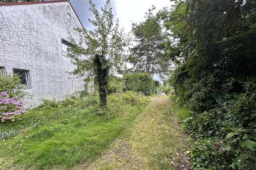 Ansicht Grundstück - Zufahrt - Einfamilienhaus in 40629 Düsseldorf mit 187m² kaufen