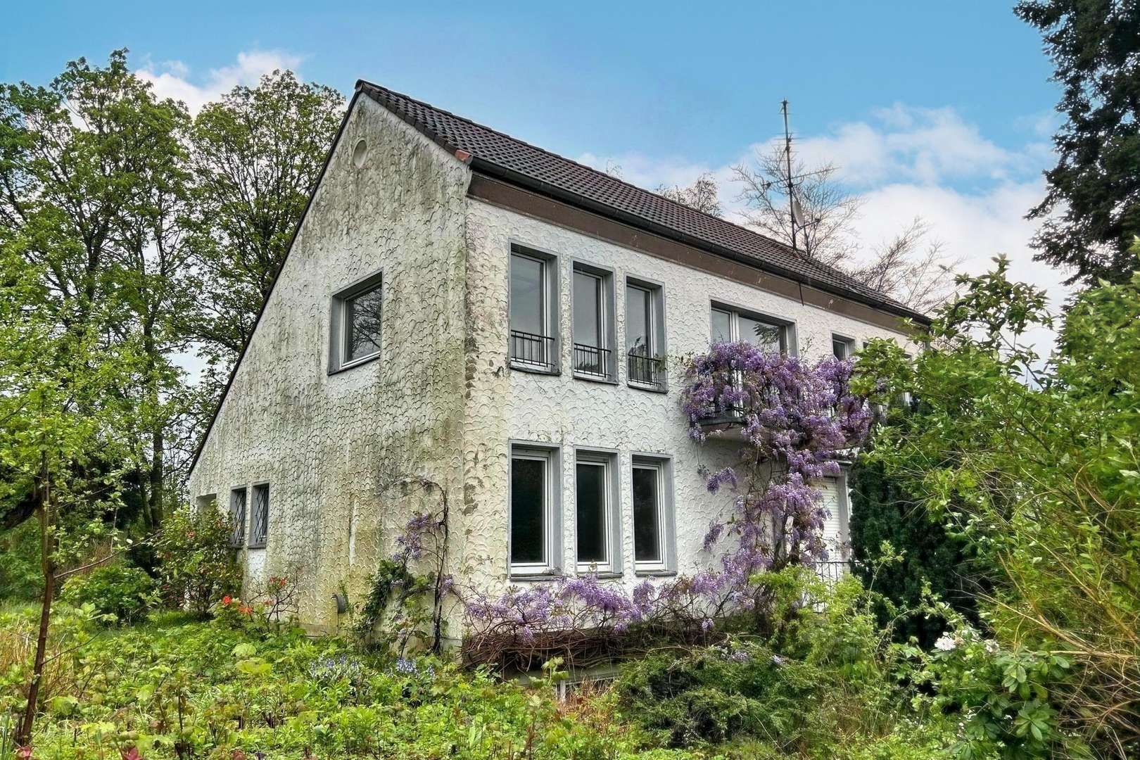 Hausansicht - Einfamilienhaus in 40629 Düsseldorf mit 187m² kaufen