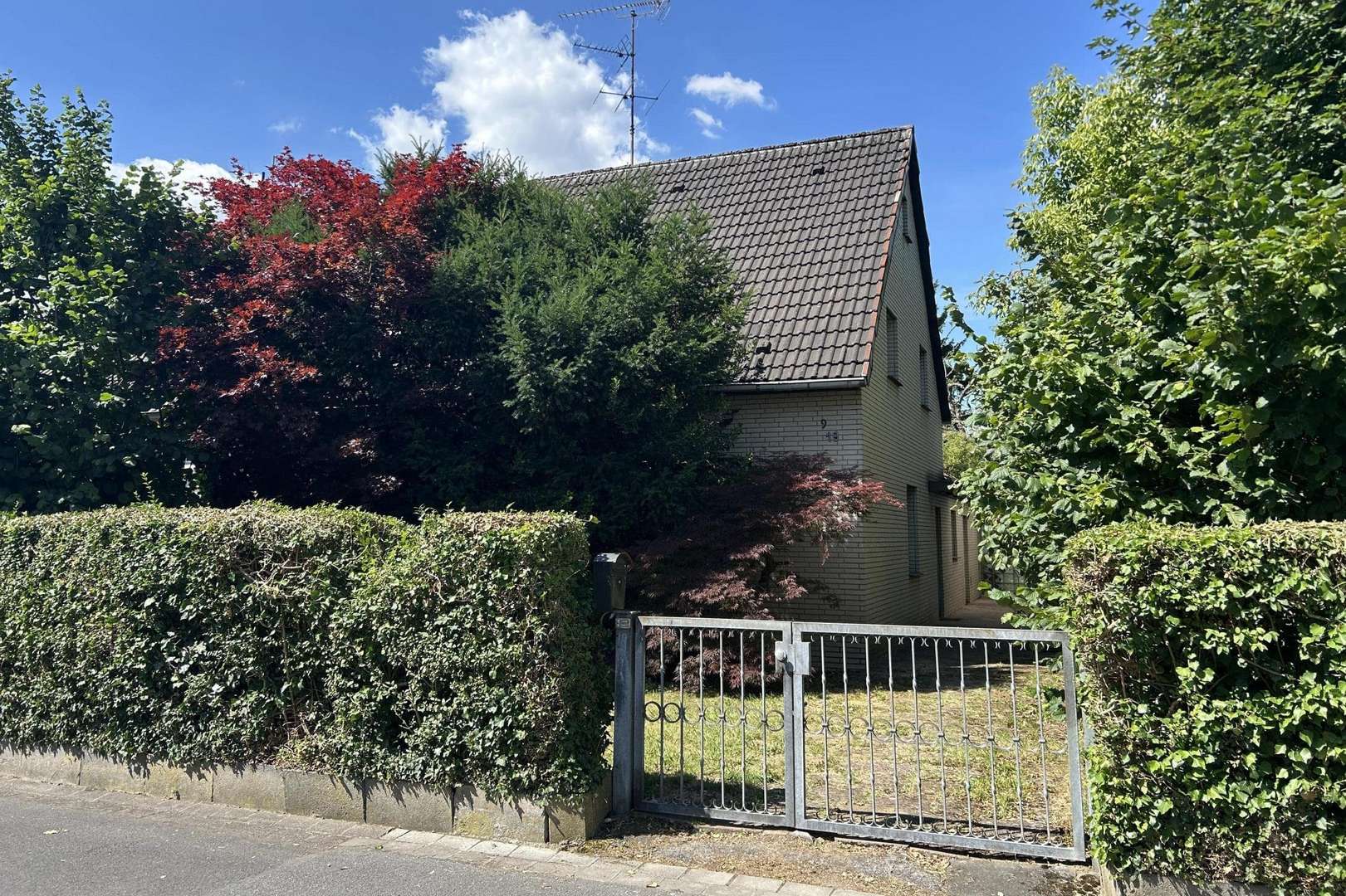 Hausansicht Hausansicht - Grundstück in 40625 Düsseldorf mit 781m² kaufen