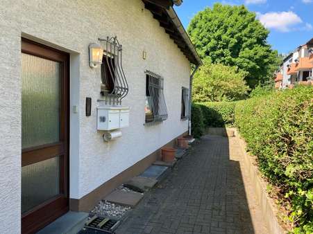 Hauszugang Hauszugang - Zweifamilienhaus in 40699 Erkrath mit 161m² als Kapitalanlage kaufen