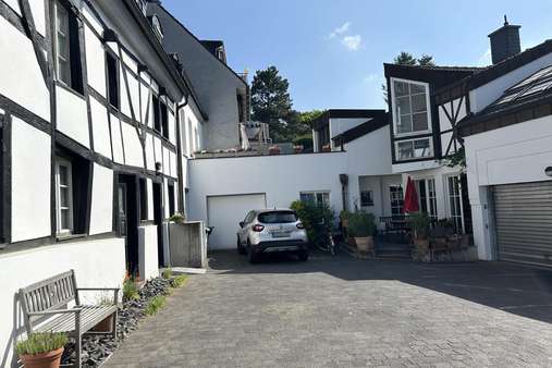 Hausansicht, Anbau, Hofbereich - Mehrfamilienhaus in 40593 Düsseldorf mit 463m² kaufen