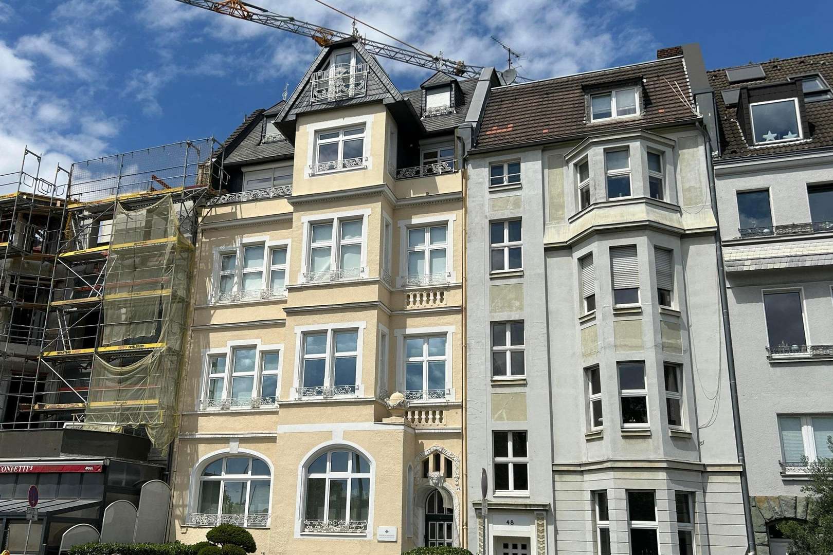 Hausansicht - Etagenwohnung in 40547 Düsseldorf mit 120m² kaufen