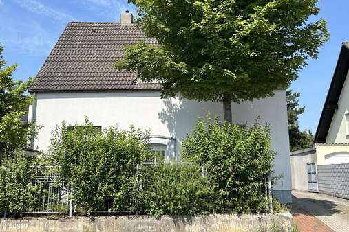 Hausansicht Hausansicht - Zweifamilienhaus in 40822 Mettmann mit 224m² kaufen