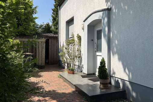 Hauseingang Hauseingang - Zweifamilienhaus in 40822 Mettmann mit 224m² kaufen