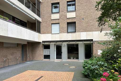 Hausansicht - Hauseingang - Etagenwohnung in 40699 Erkrath mit 98m² kaufen