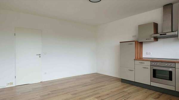 Wohnzimmer mit offener Küche - Etagenwohnung in 40699 Erkrath mit 44m² kaufen